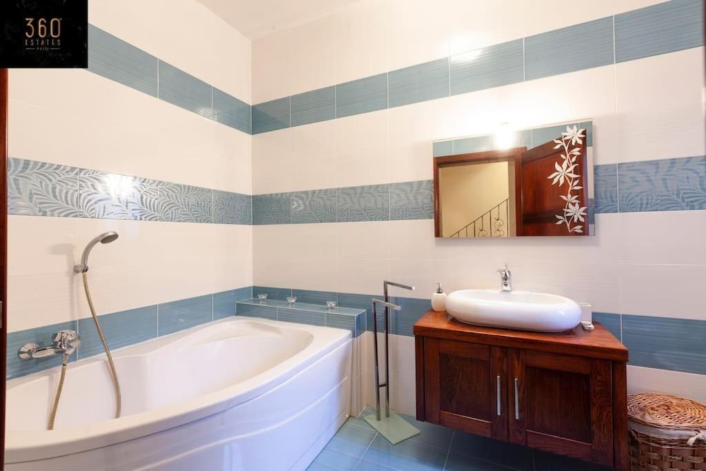 Beautiful, Typical Maltese 4Br Home With Roof Top By 360 Estates Sliema Exteriör bild