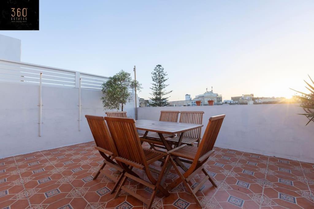 Beautiful, Typical Maltese 4Br Home With Roof Top By 360 Estates Sliema Exteriör bild