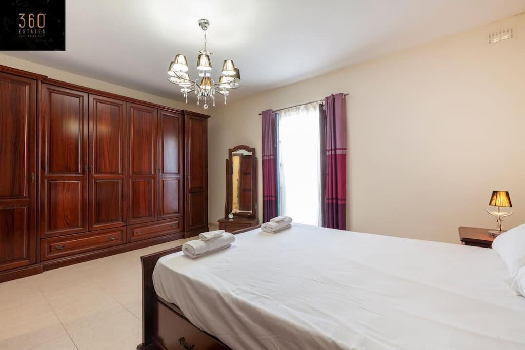 Beautiful, Typical Maltese 4Br Home With Roof Top By 360 Estates Sliema Exteriör bild