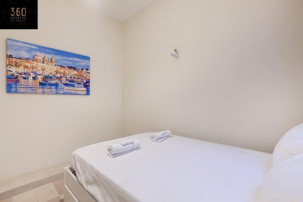 Beautiful, Typical Maltese 4Br Home With Roof Top By 360 Estates Sliema Exteriör bild