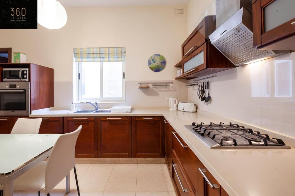 Beautiful, Typical Maltese 4Br Home With Roof Top By 360 Estates Sliema Exteriör bild